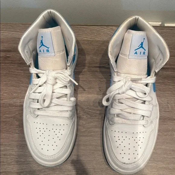 Nike Air Jordan 1 Mid UNC - Picture 6 of 9